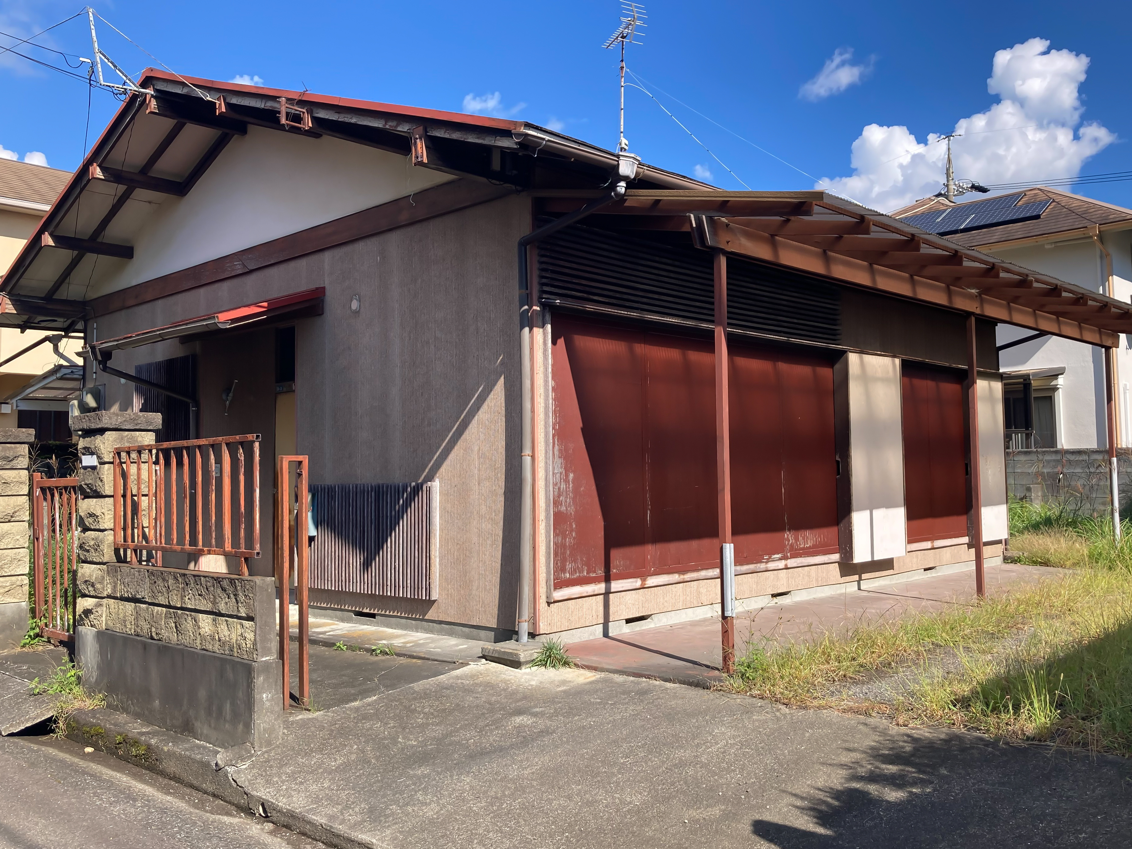 事例03:建て替えができない古い家を解体費なしで売却